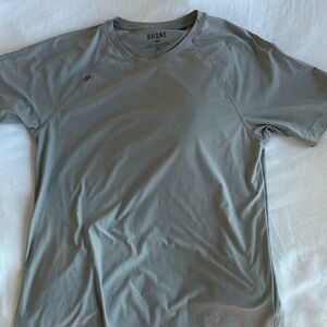 Rhône Reign Short Sleeve shirt, light grey sized small